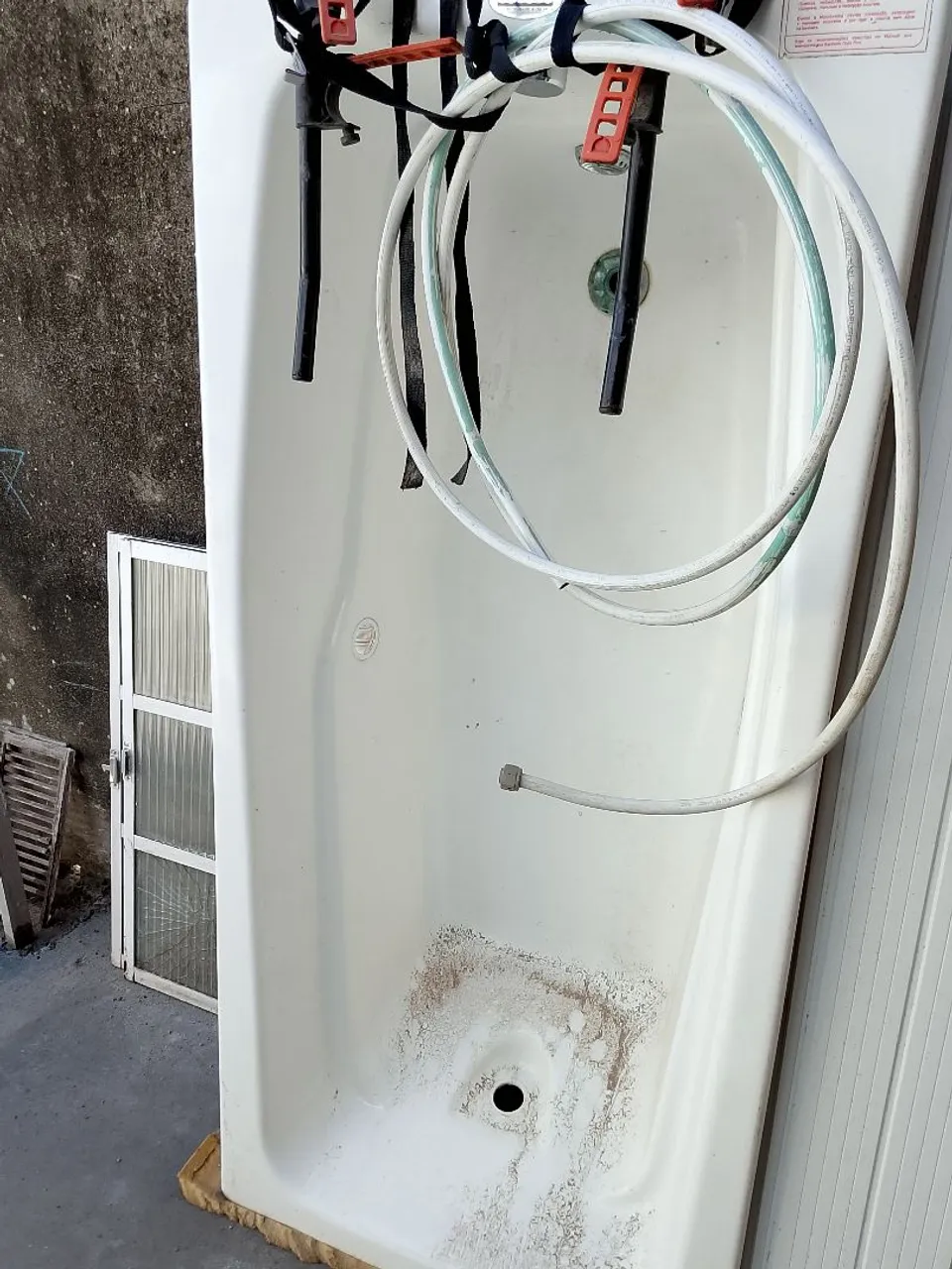 Banheira de fibra de vidro.