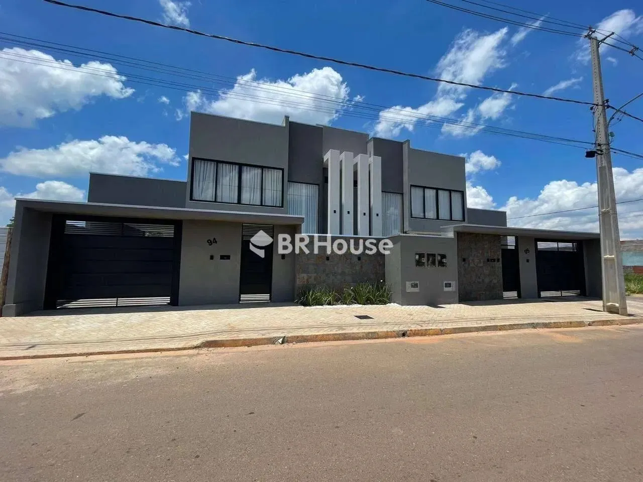 Sobrado para venda com 2 quartos em bonito
