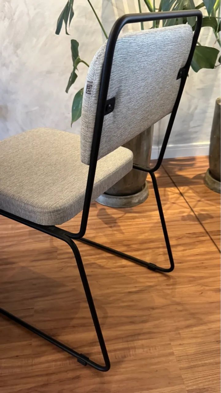 Cadeira moderna com design elegante e confortável estilo industrial  - Foto 4