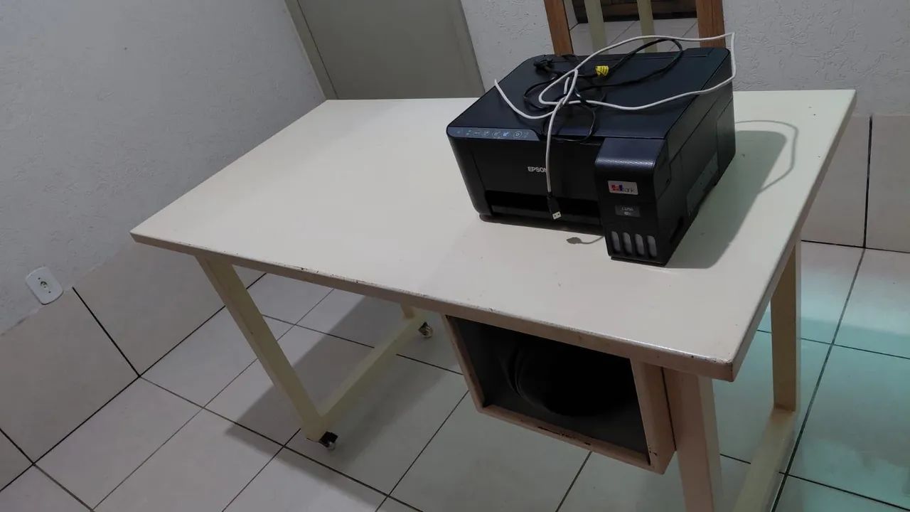 Mesa Moderna64960460451202120