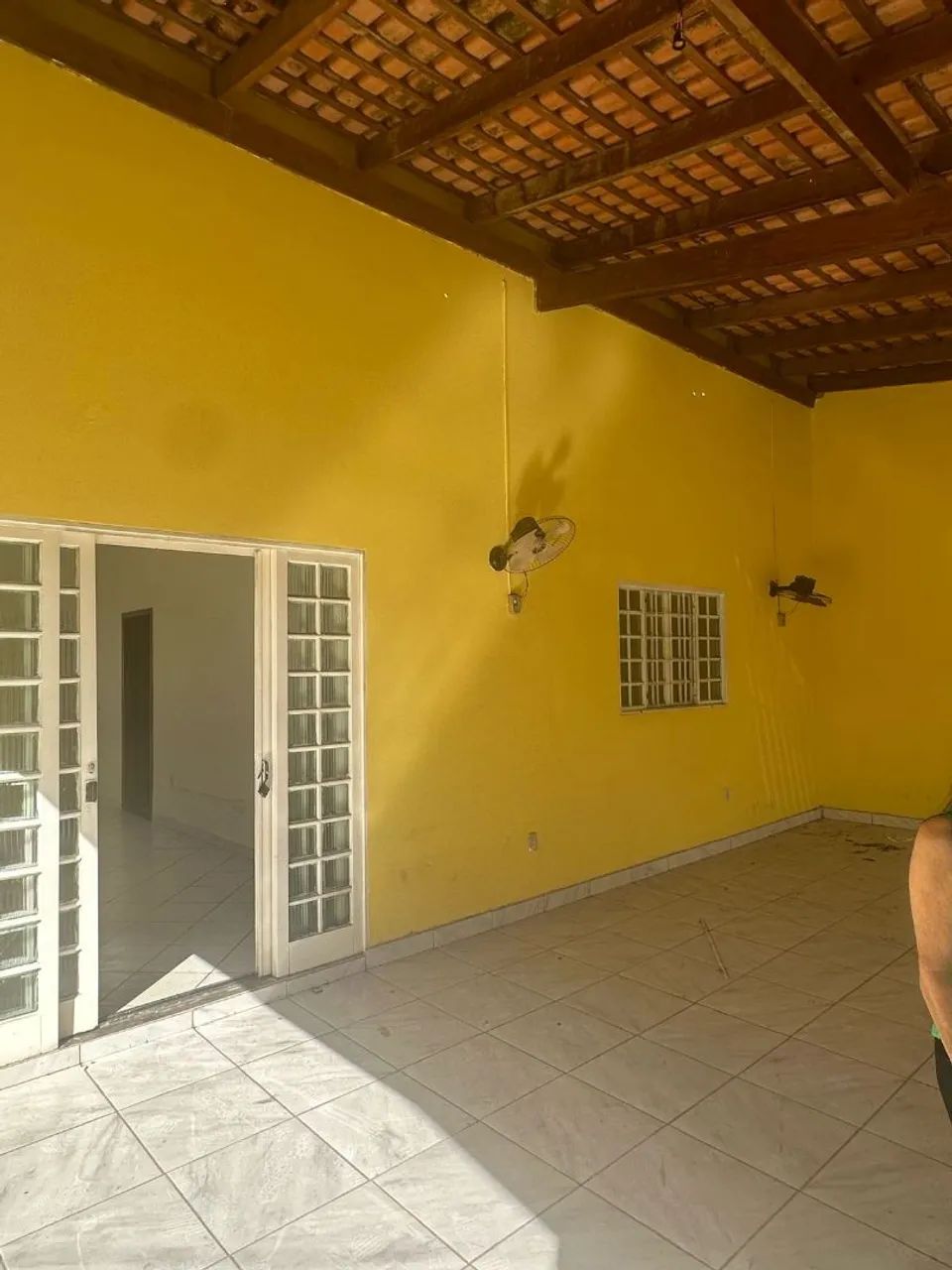 Aluga-se 3 quartos  com ou sem MOBILIADO ( sendo 2 suítes) com garagem ( 3 carros). - Foto 2