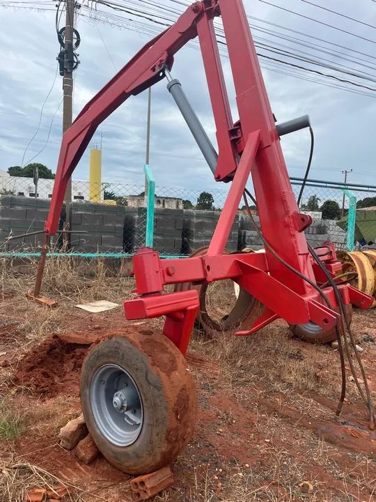 Venda ou troca em implementos agricolas Guincho Pega bag roda articulada 2.000  kg Tatu - Foto 2