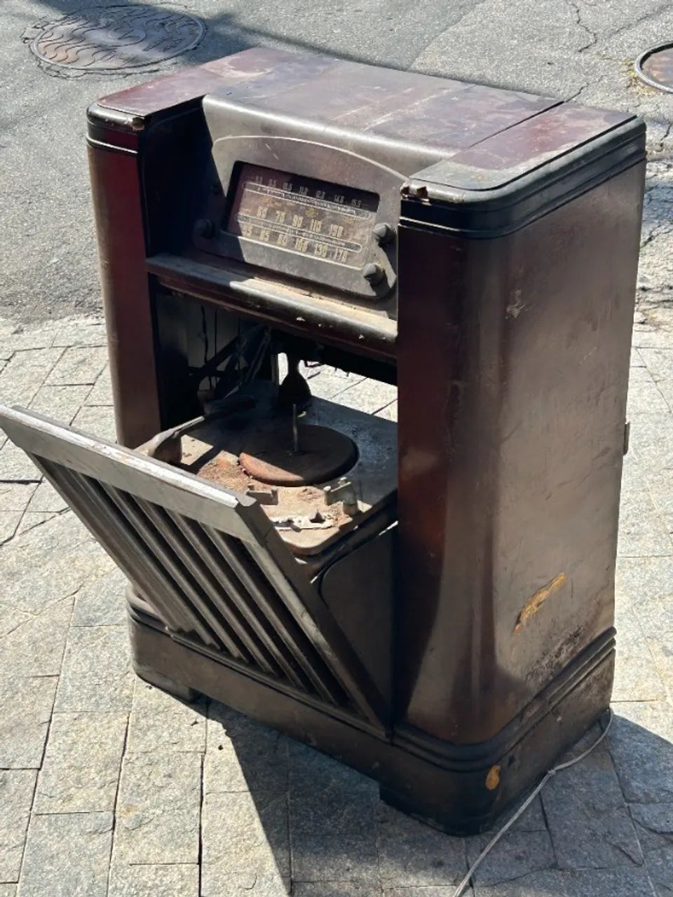 VITROLA ANTIGA - RADIO VALVULADO - SEM TESTE COM CUPIM  - Foto 3