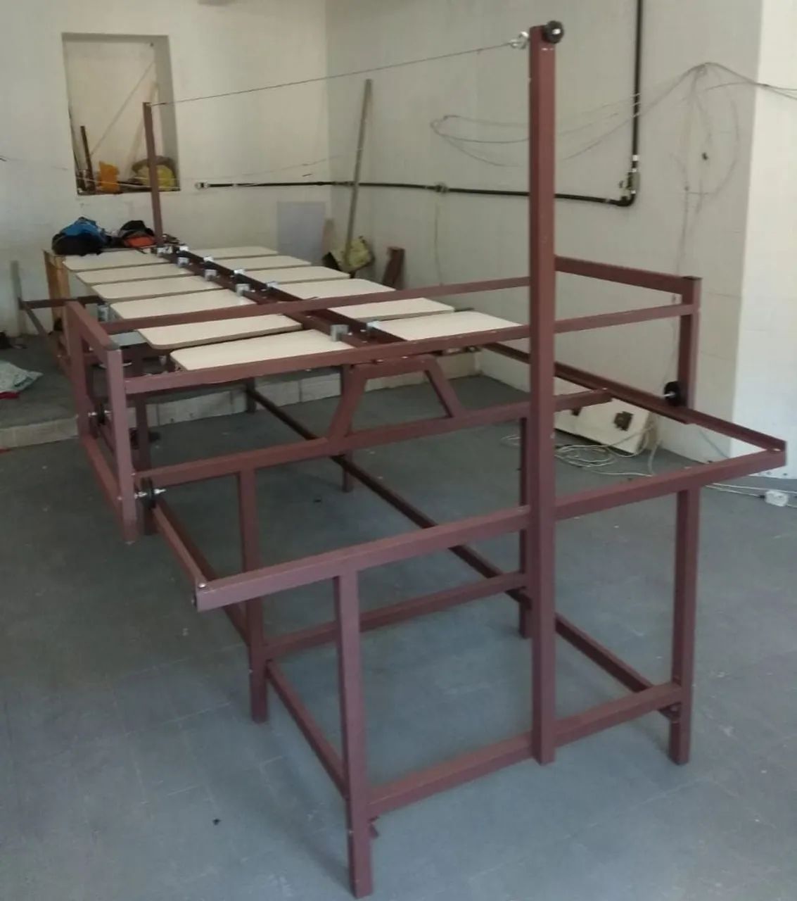 MESA SERIGRAFICA PARA PINTURA DE CAMISETAS 12 BERÇOS COM CARRINHO DE FLASH CURE 