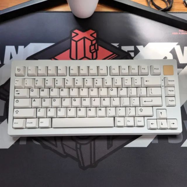 Teclado mecânico Kiiboom Moonshadow (semi custom)