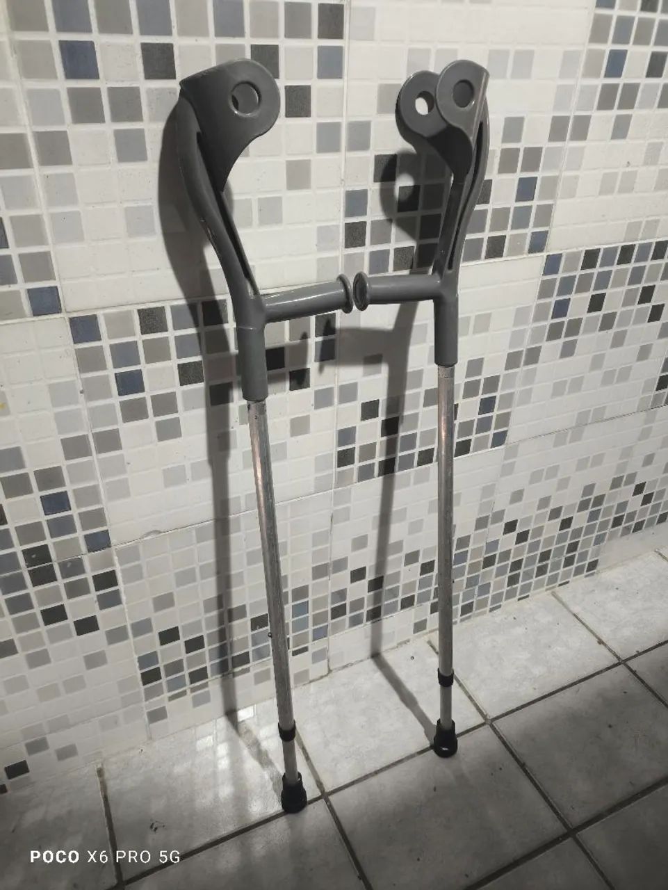 Muletas para auxiliar na locomoção *  - Foto 2