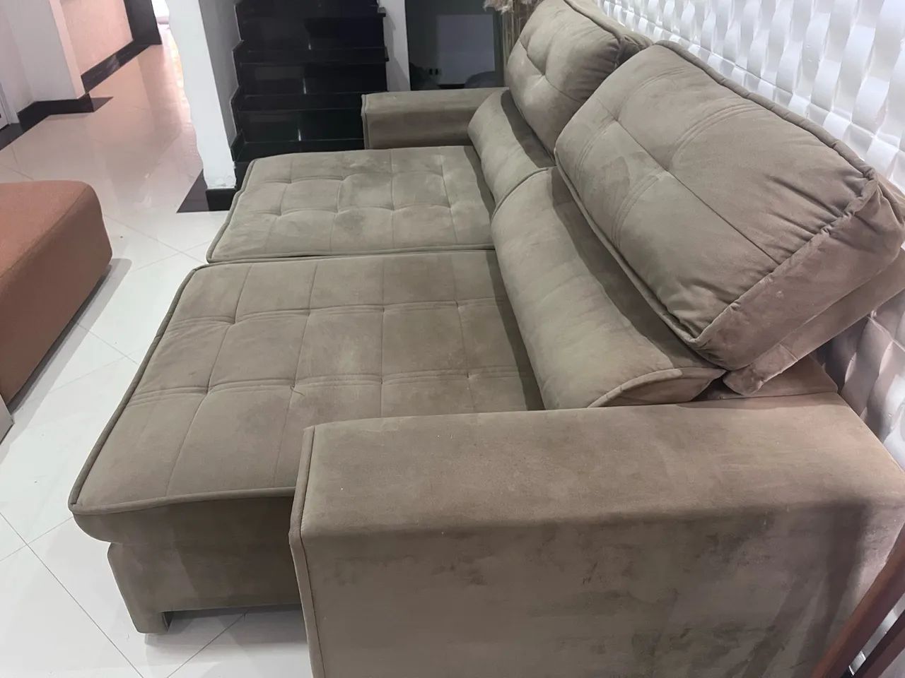 Lindo sofá retrátil e reclinável  - Foto 4