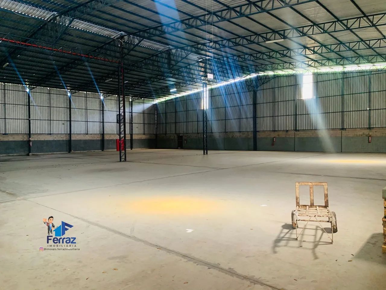 Galpão 1.600m² Pe direito 9m no Taruma leia