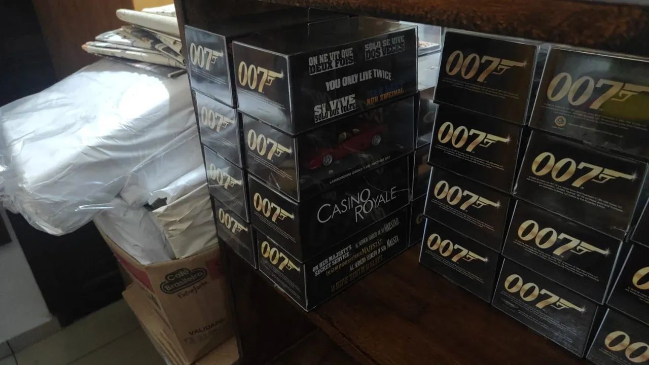 COLEÇÃO COMPLETA JAMES BOND PANINI - Foto 2