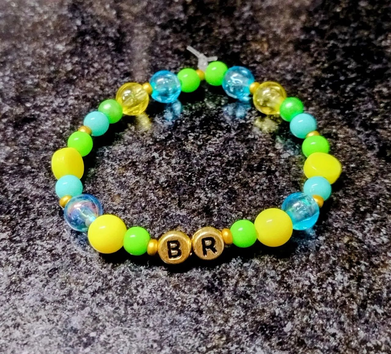 pulseira artesanal de miçangas brasil
