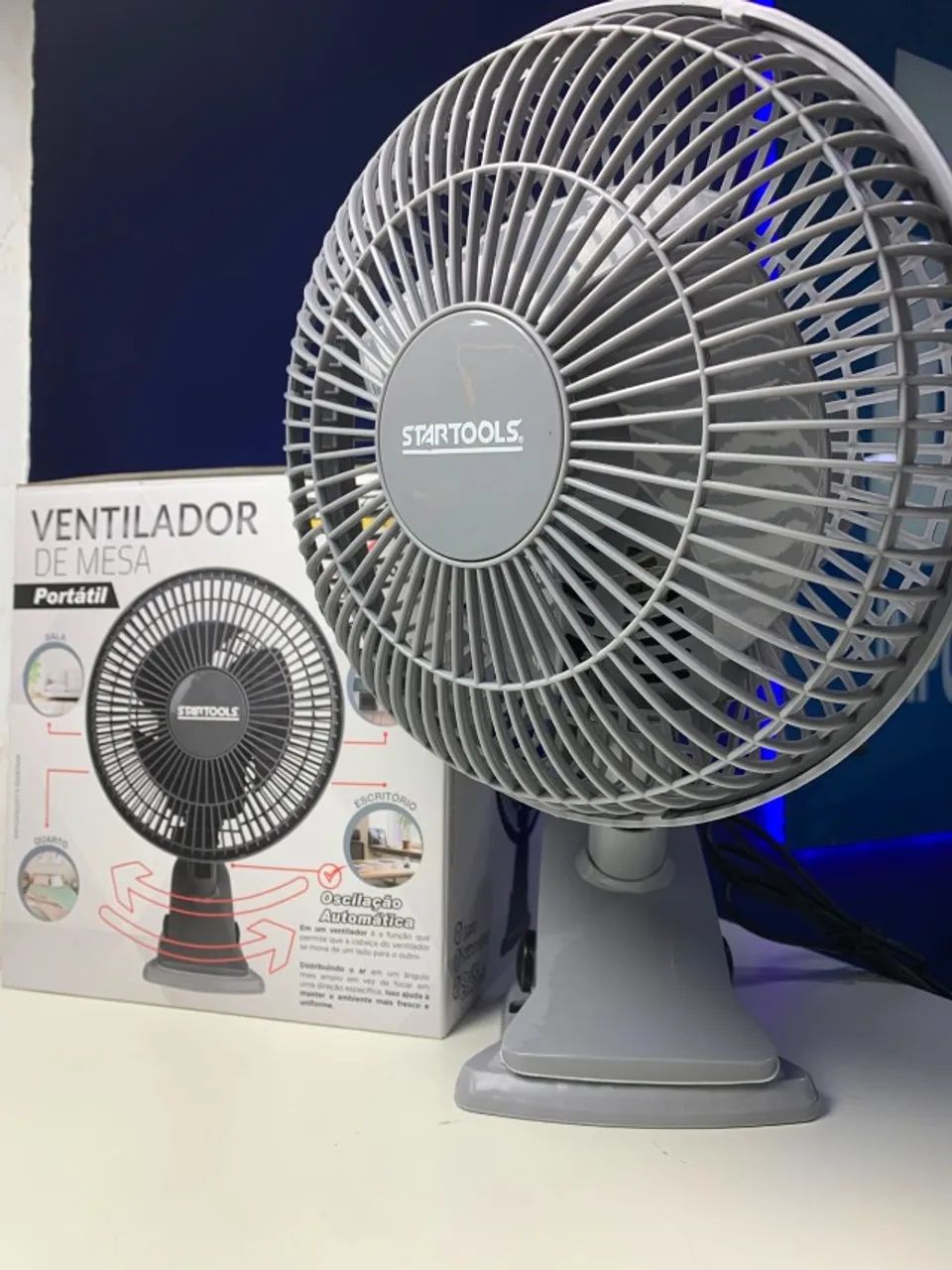 Ventilador de Mesa Portátil Startools 220V com Oscilação Automática e Base Prendedor Cinza