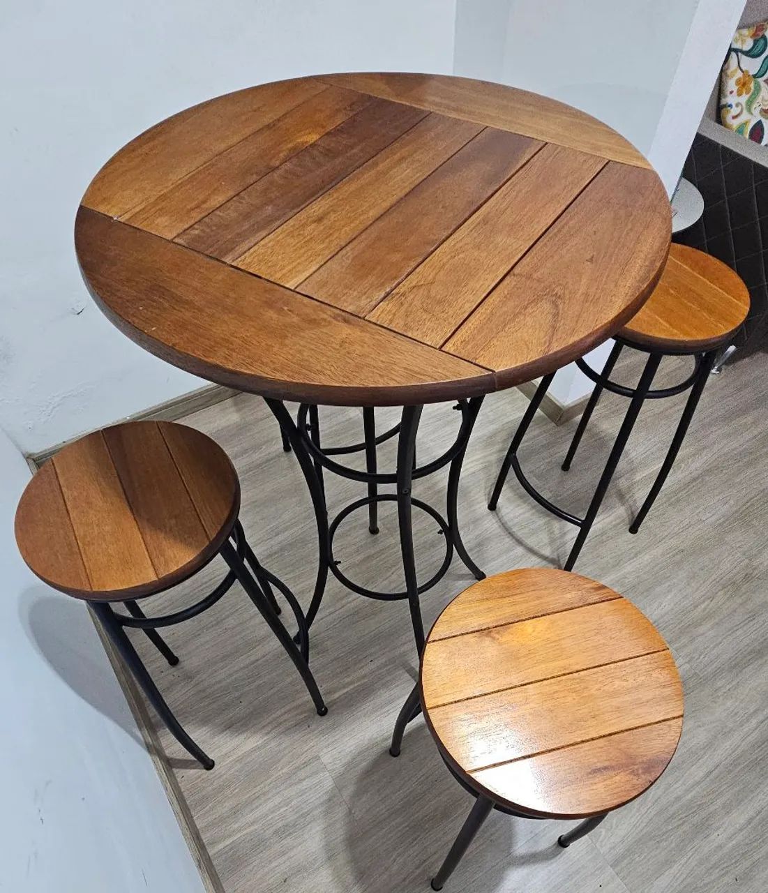 Conjunto bistro com 4 banquetas - Foto 3