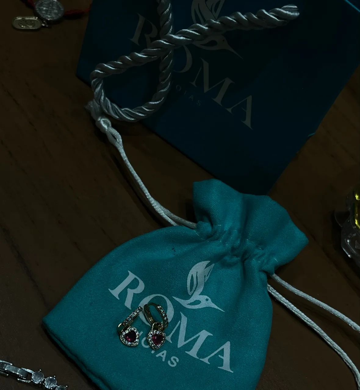 Brinco Roma argola dourada cravejada  - Foto 2