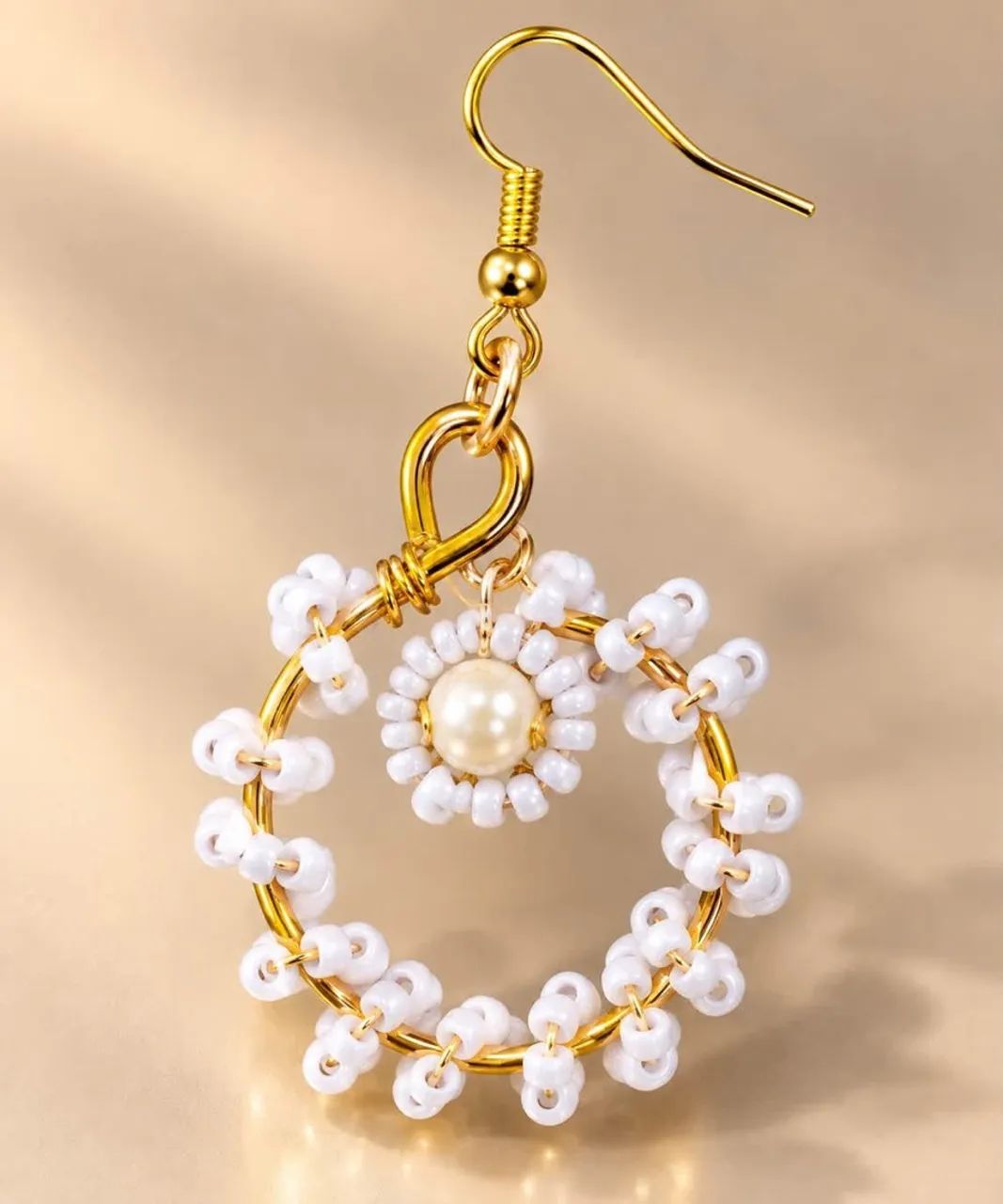 Brinco floral dourado  - Foto 2
