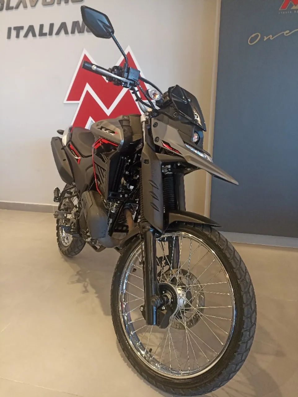 XTZ 250 Lander Connected 2026