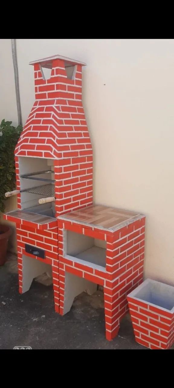 Churrasqueira com balcão + lixeira de brinde ?