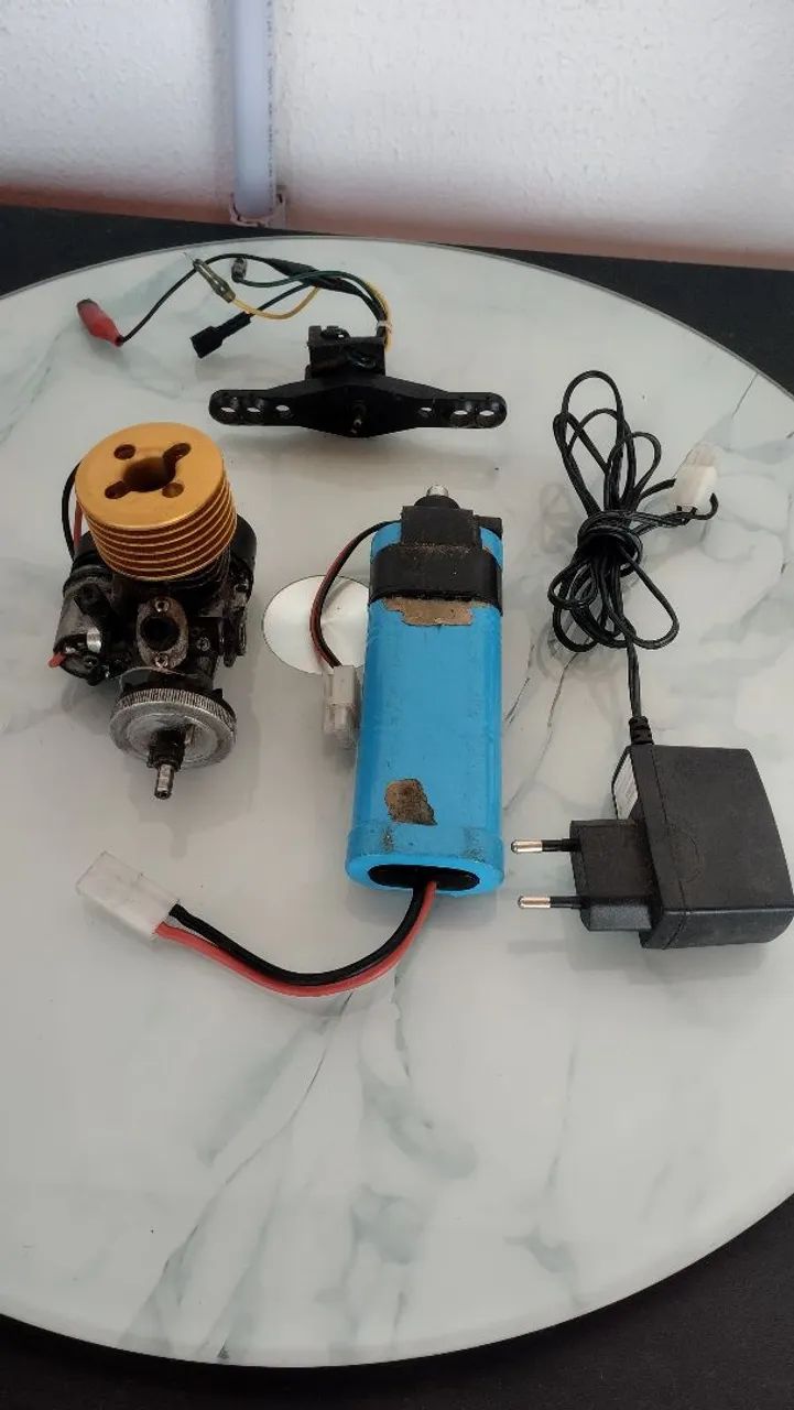 Motor nitro com partida automática sem compressão. 