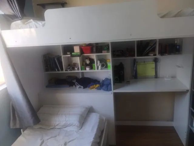Cama beliche com escrivaninha