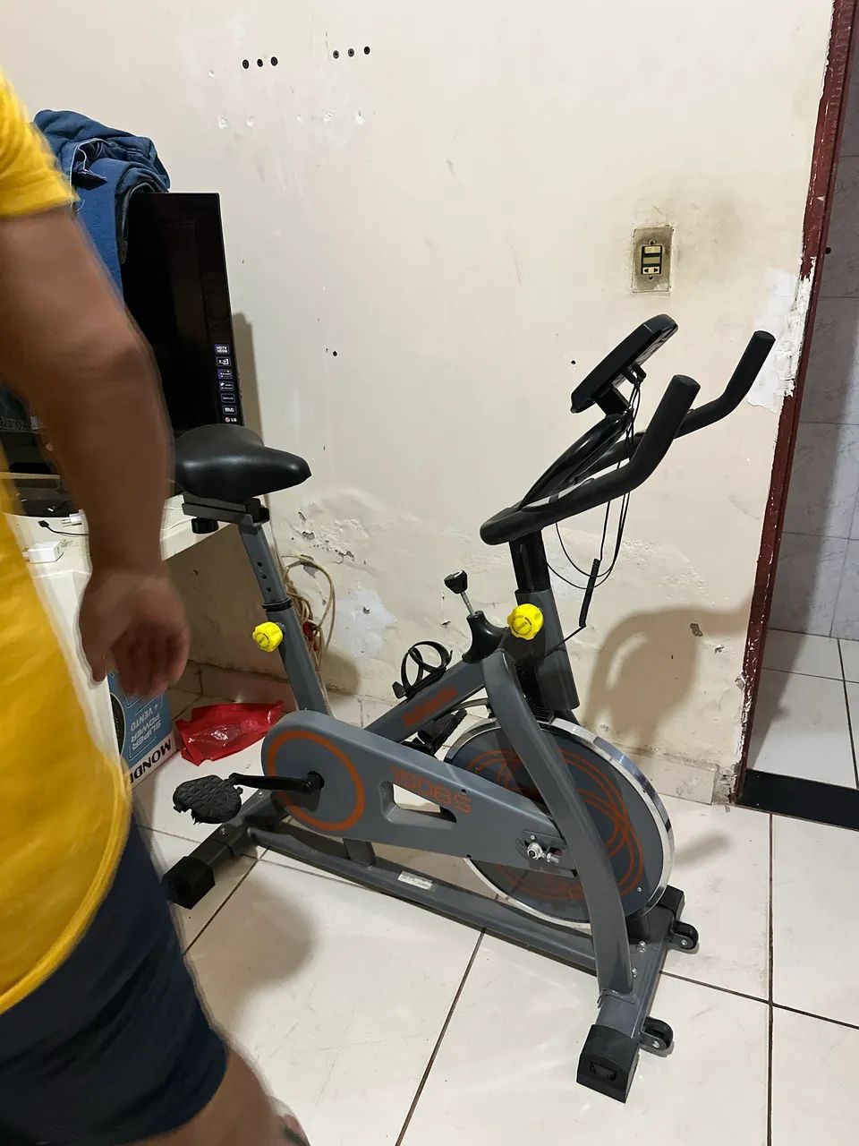 Bicicleta ergométrica seminova - Foto 5