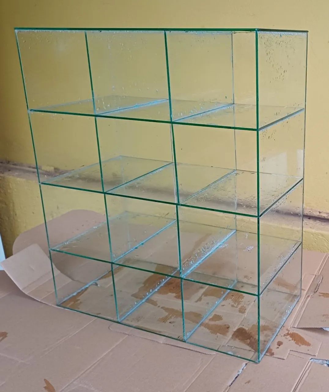 Vende-se Vitrine Com 12 Nichos - Foto 2