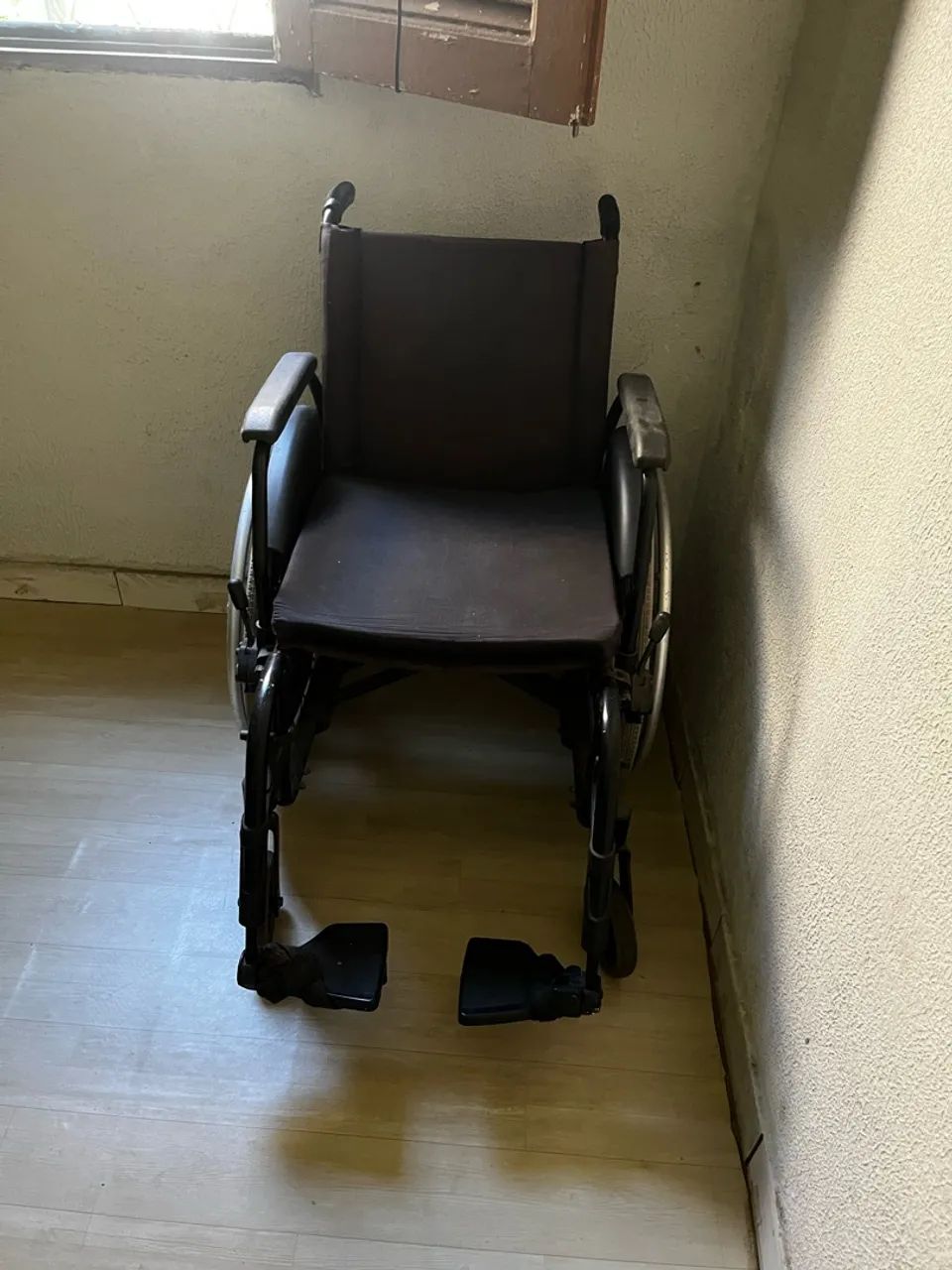 Cadeira de rodas semi nova