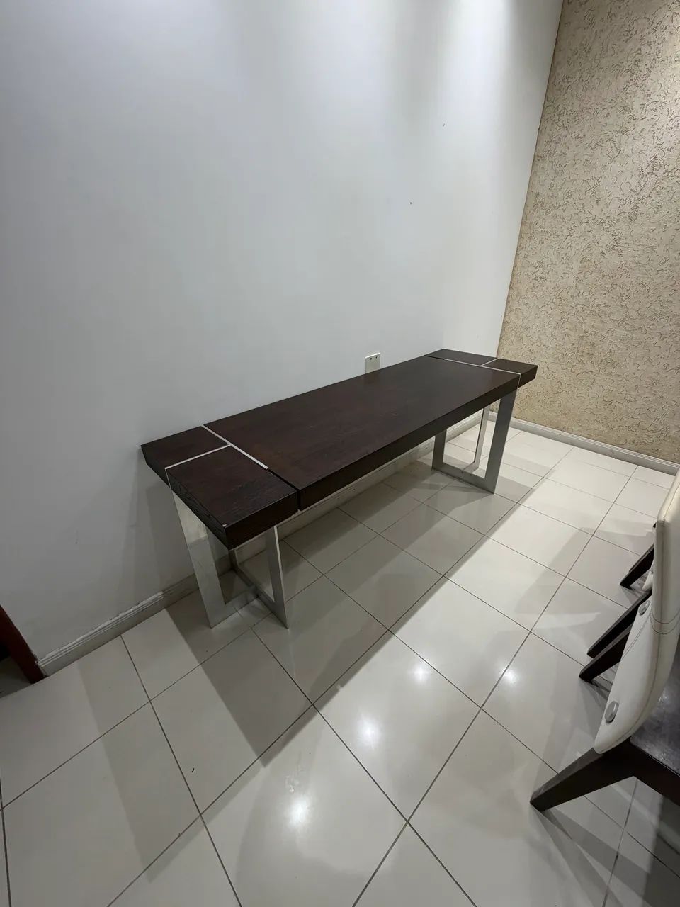 VENDO CONJUNTO DE MESA/CADEIRA E APARADOR - Foto 3