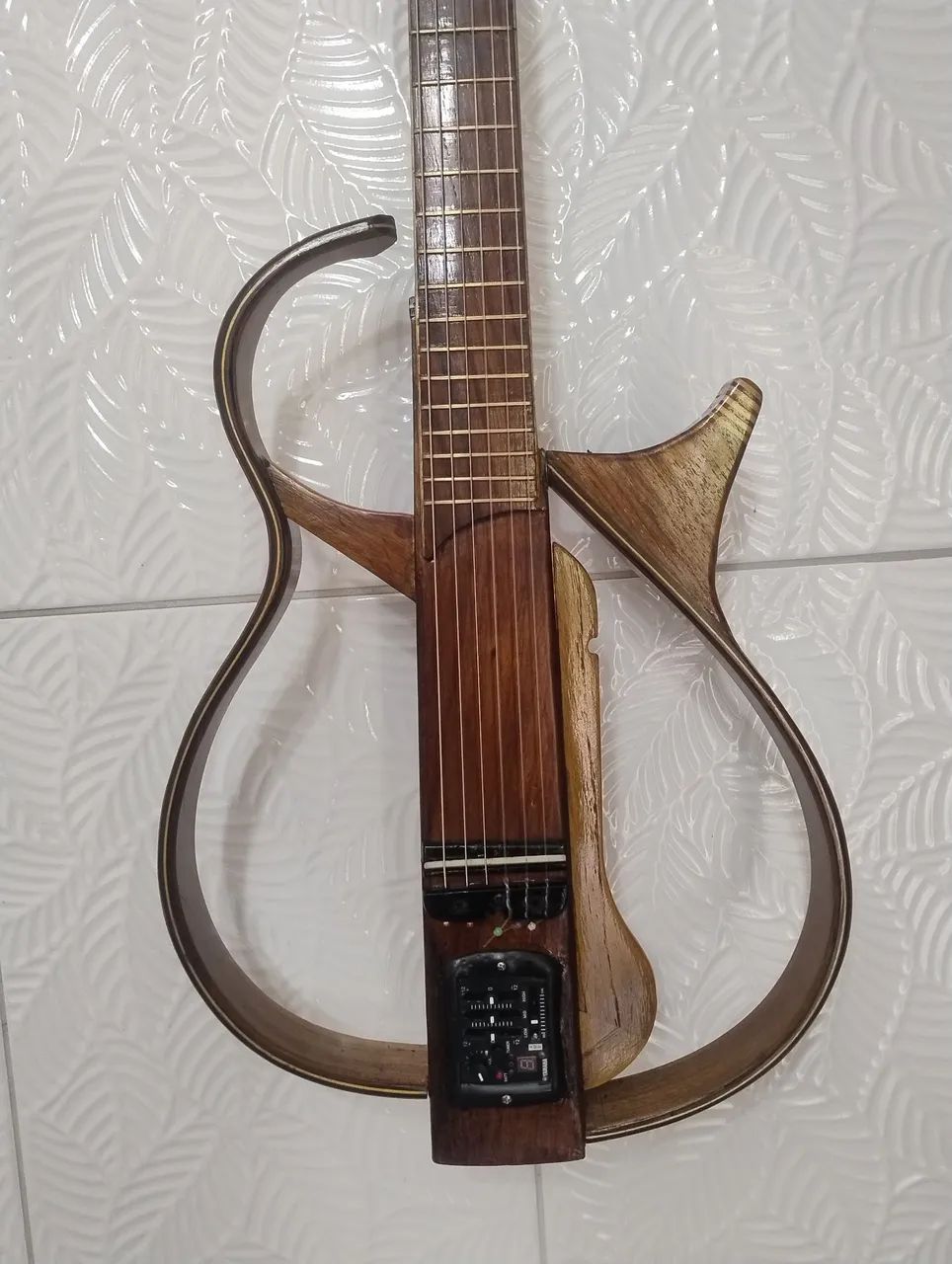 Violão vazando luthier náilon todo perfeito  - Foto 3