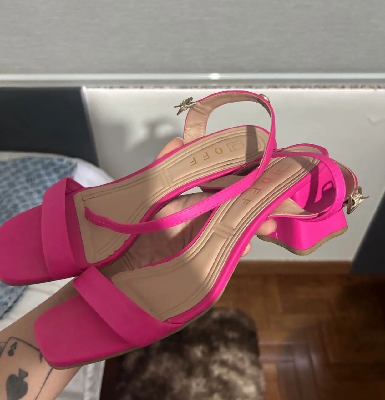Sandalha rosa pink (marca OFF) - Foto 2