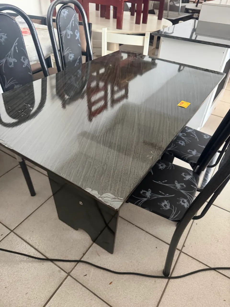 Mesa de Mármore 4 Cadeiras Base de Mármore Top de Linha Novinha - Foto 4