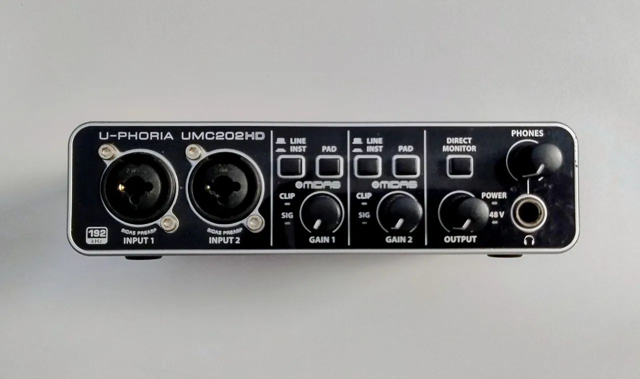 Interface de áudio Behringer U-Phoria UmC 202HD - Foto 2