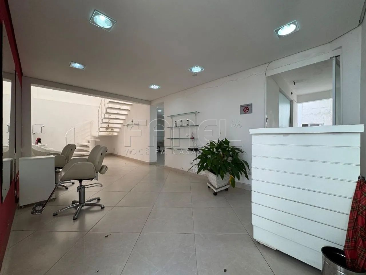 Salão comercial de fundos no Jardim Guedala