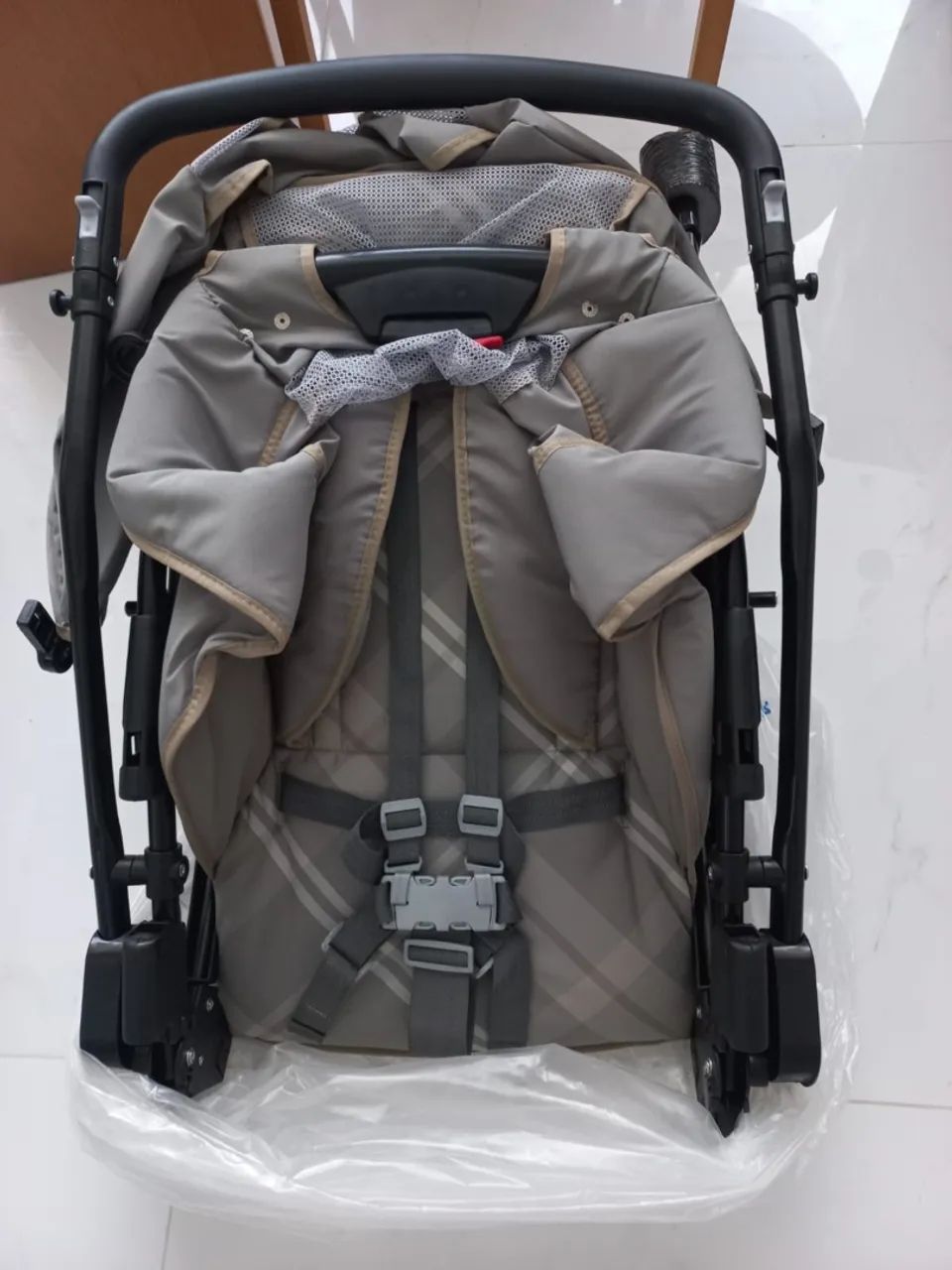 Carrinho de bebê com bebê conforto  - Foto 4