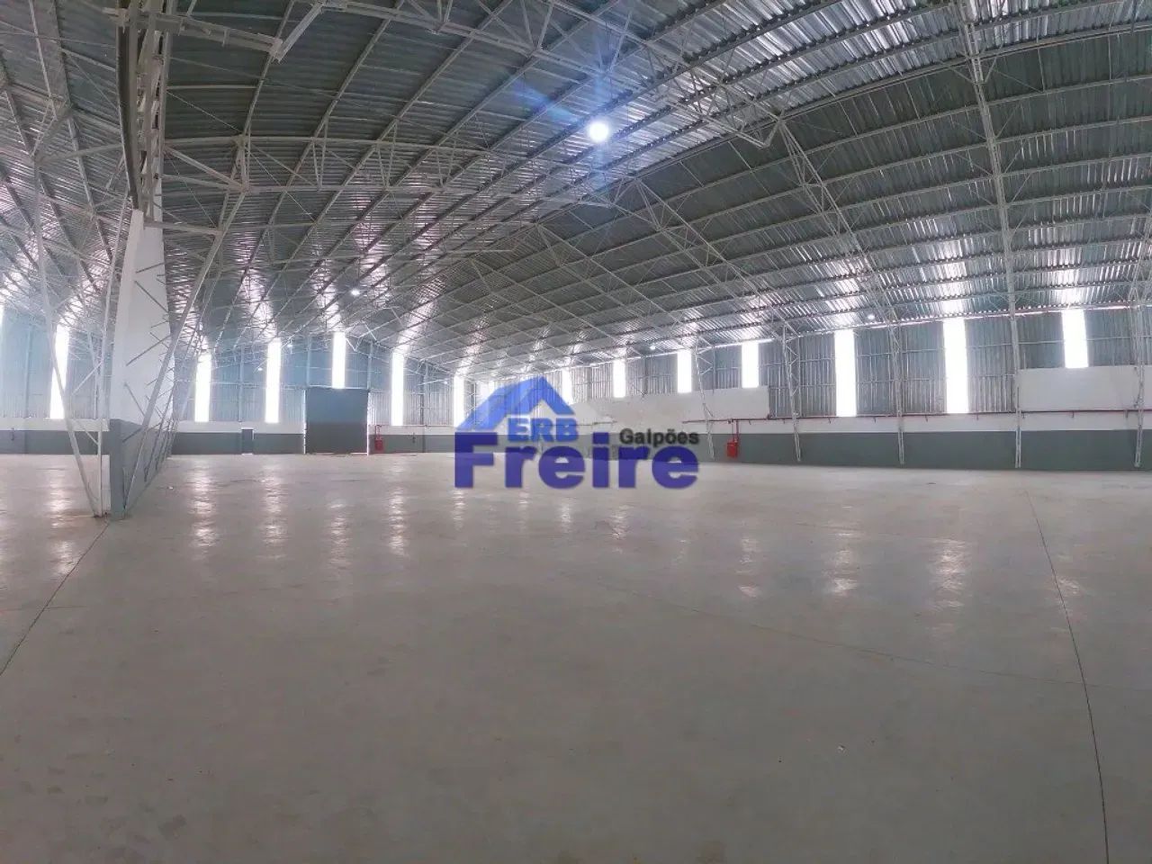 13 Docas Terreno: 13.996,20m² Área construída: 4.395,58m² Pé direito: 7m - Foto 4