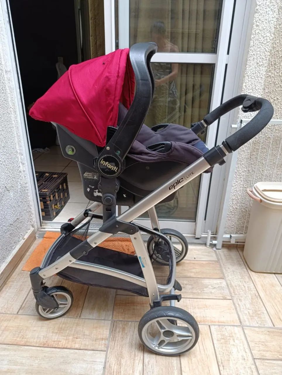 · Carrinho de bebê Epic Moisés, mais bebê conforto - Foto 5