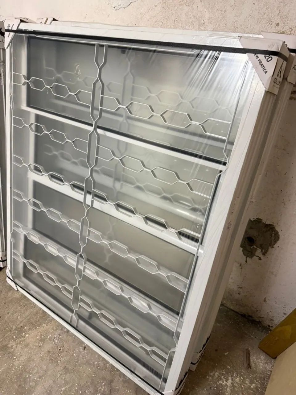 Vitro 100x120 de aço branco com grade  - Foto 2