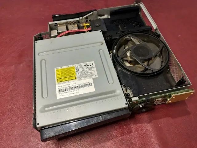 Xbox 360 com Defeito - Para Peças (Leia o Anúncio)