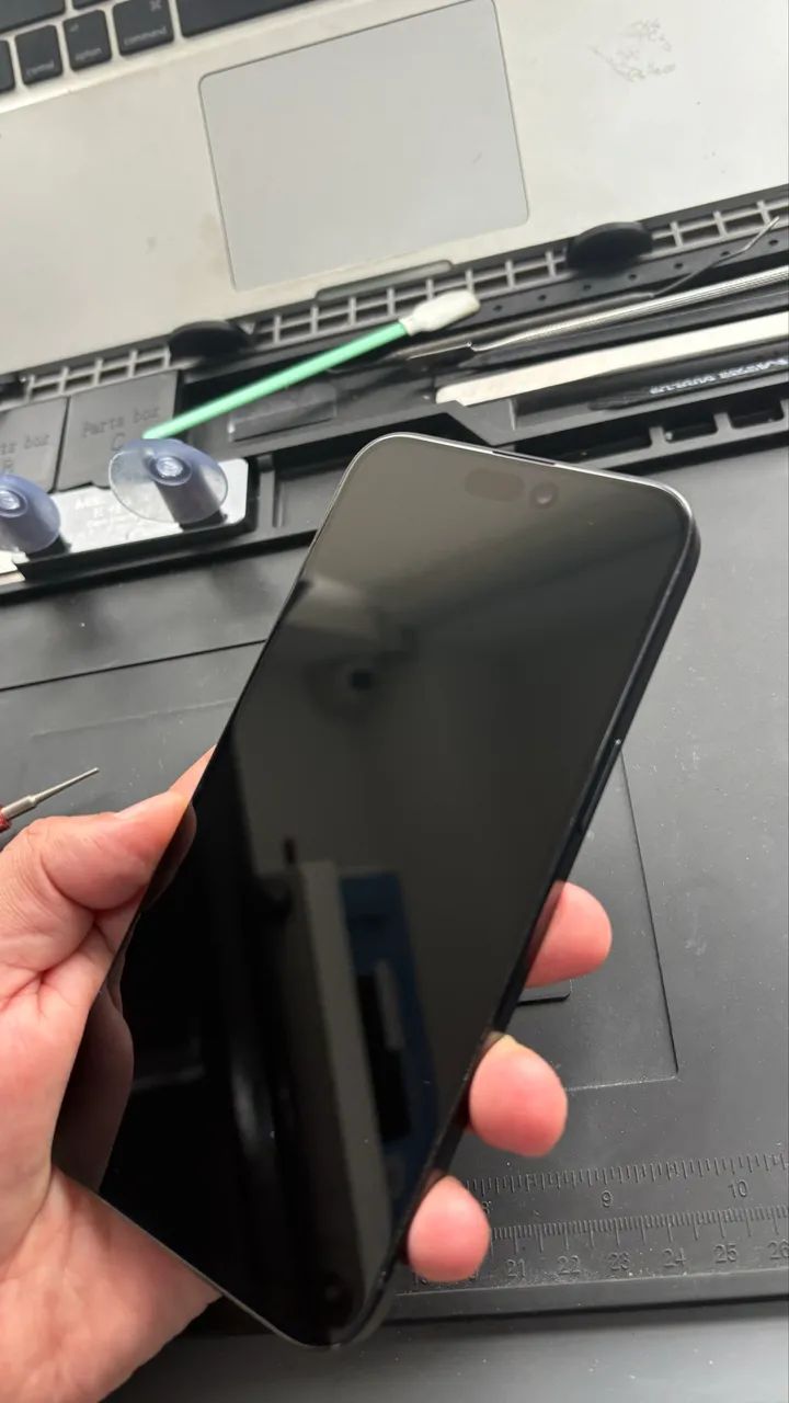 Tela Original Retirada iPhone 15 Pro Max - Com detalhe  - Foto 3