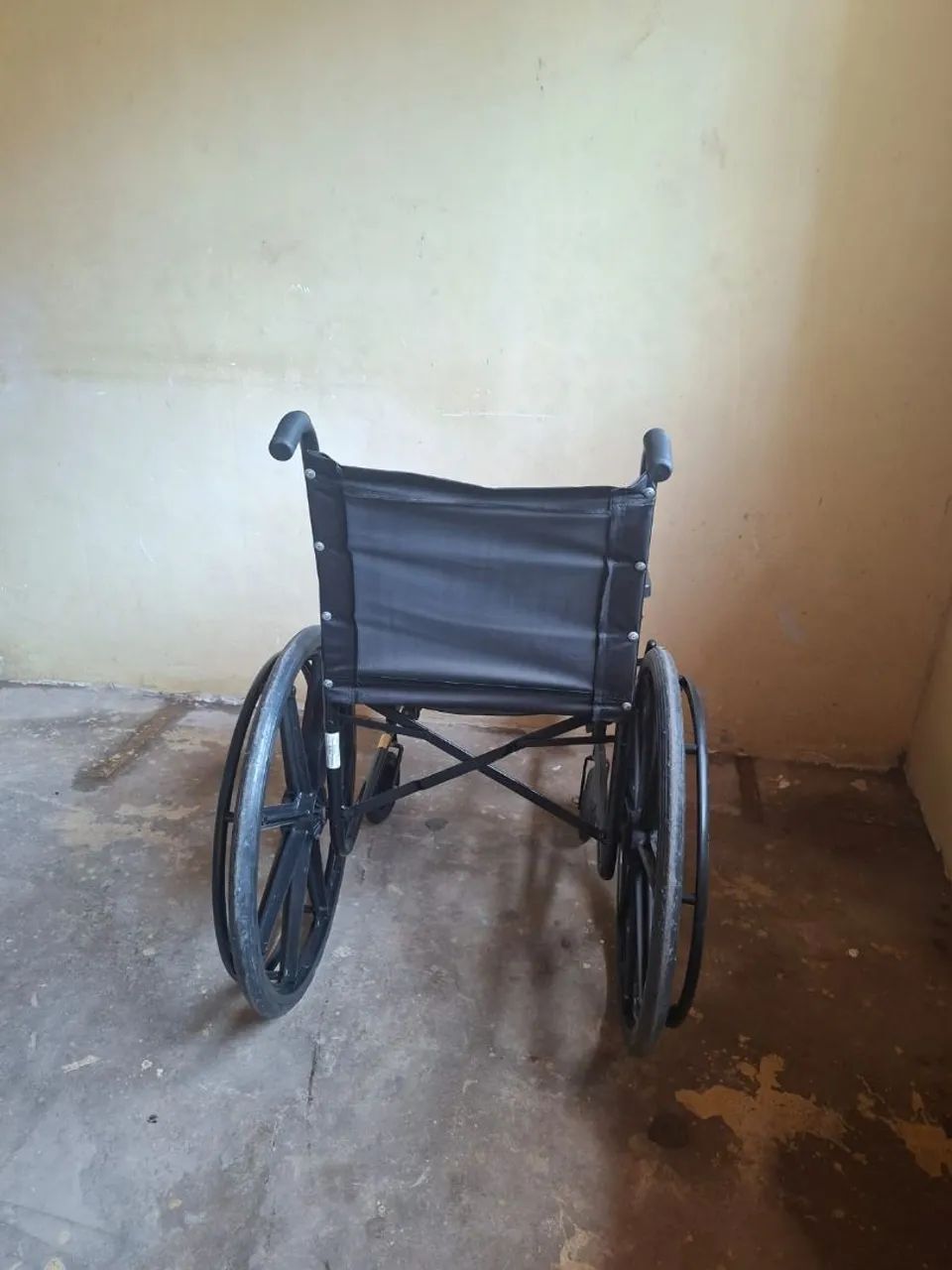 Vende-se cadeira de roda - Foto 3
