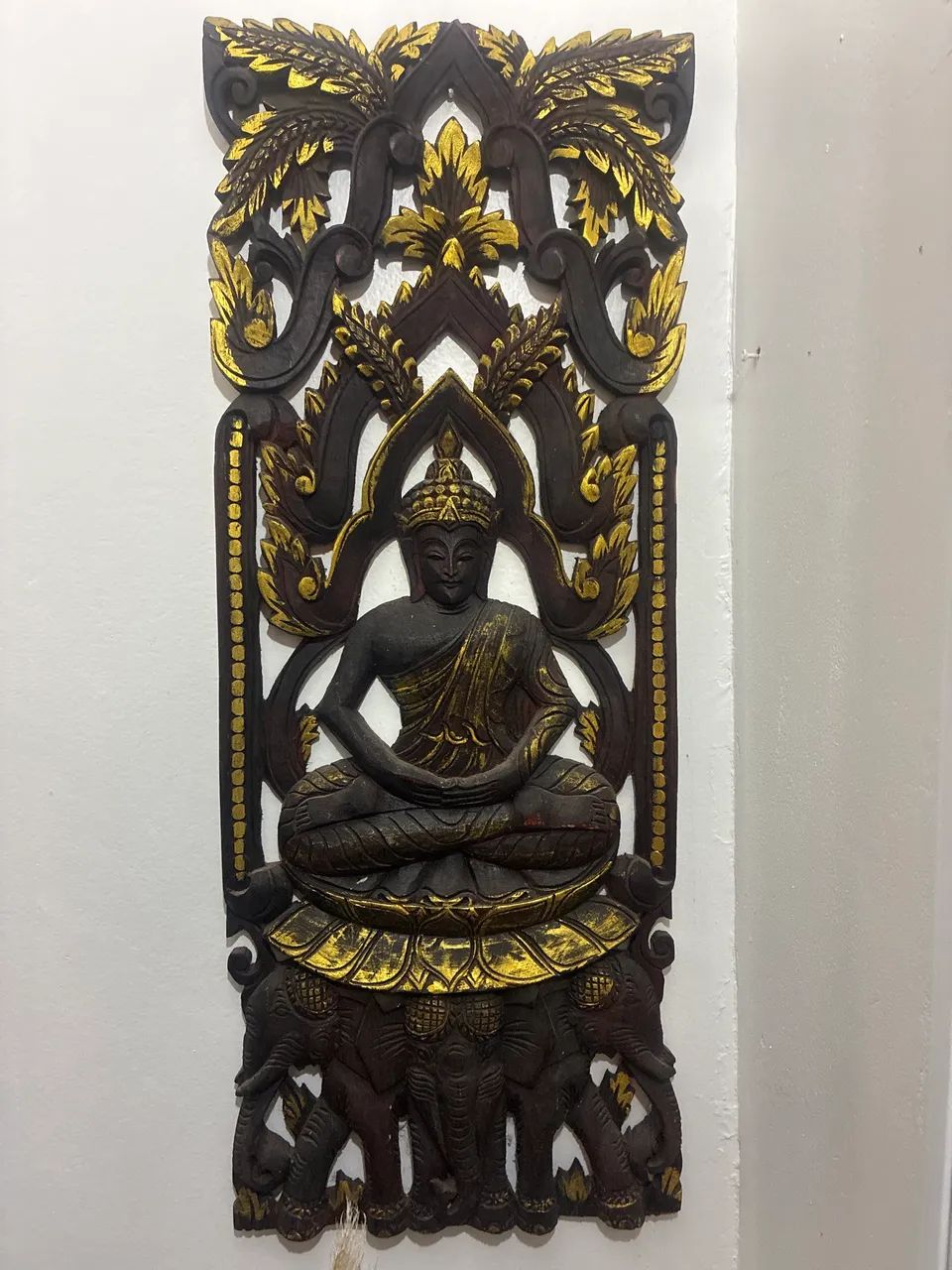 Buda em madeira talhada 