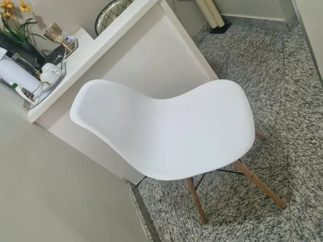 Cadeiras com pé de madeira - Foto 2