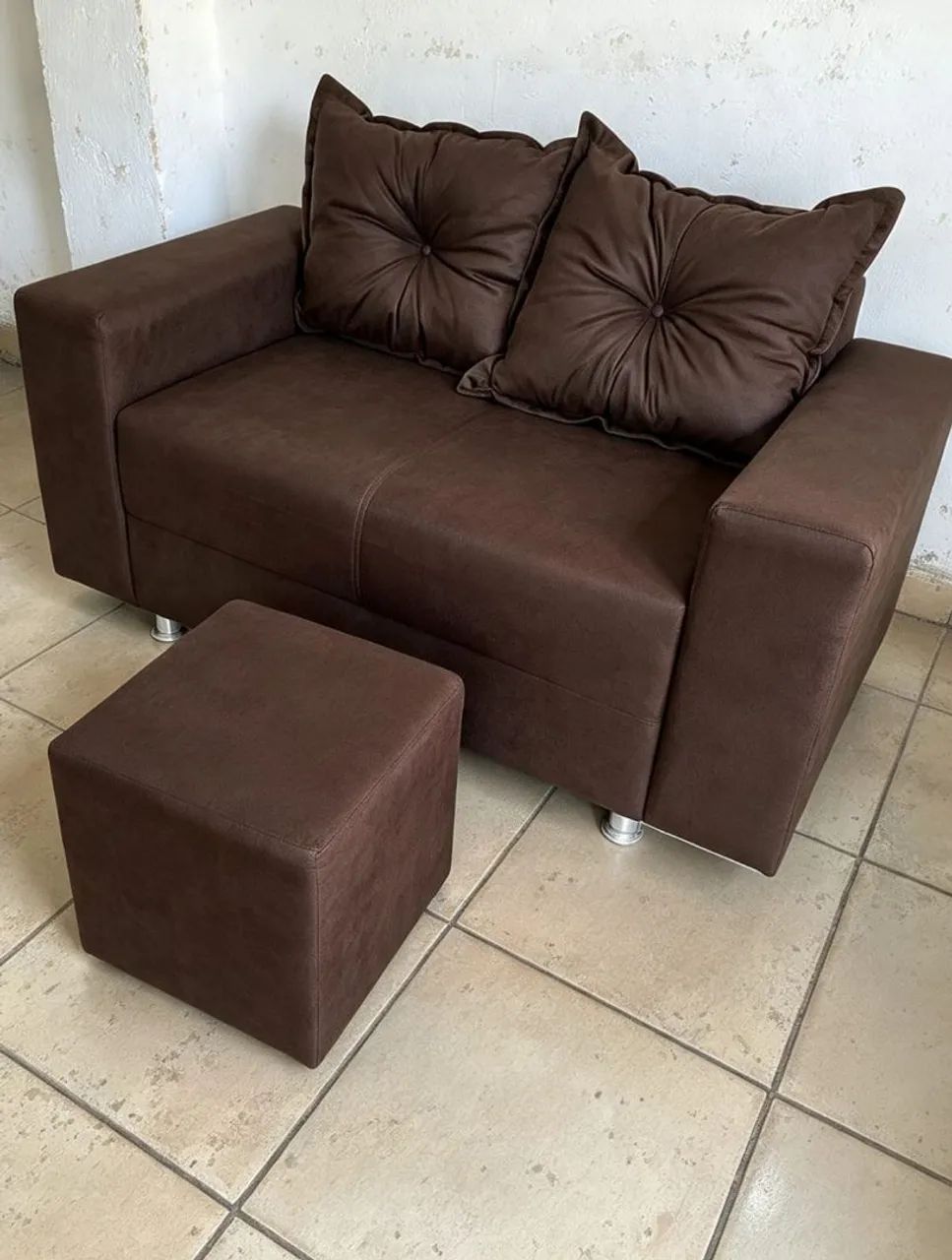 Lindo sofá de dois lugares com puff de BRinde, entrega Grátis 