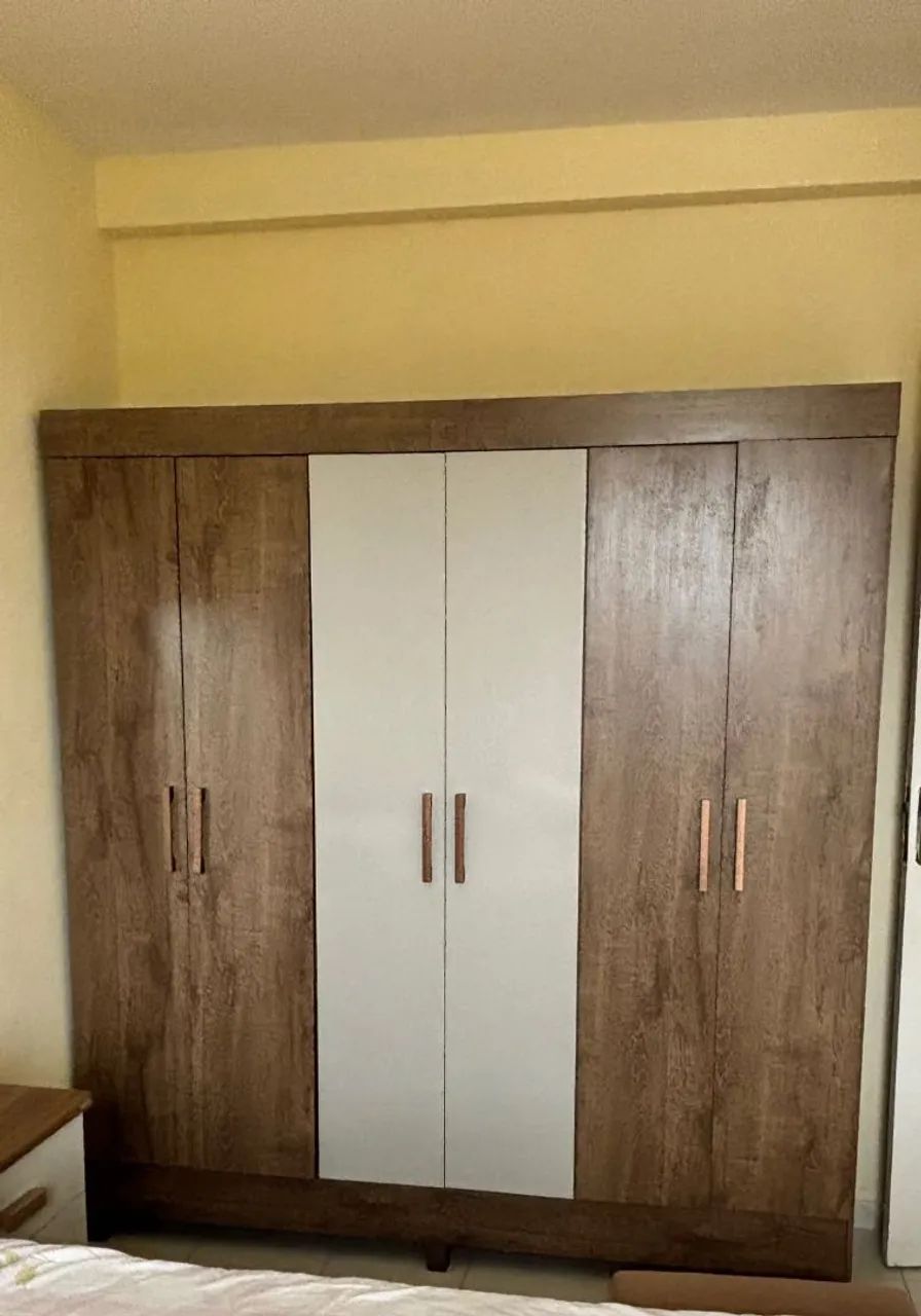 Guarda roupa 6 portas 