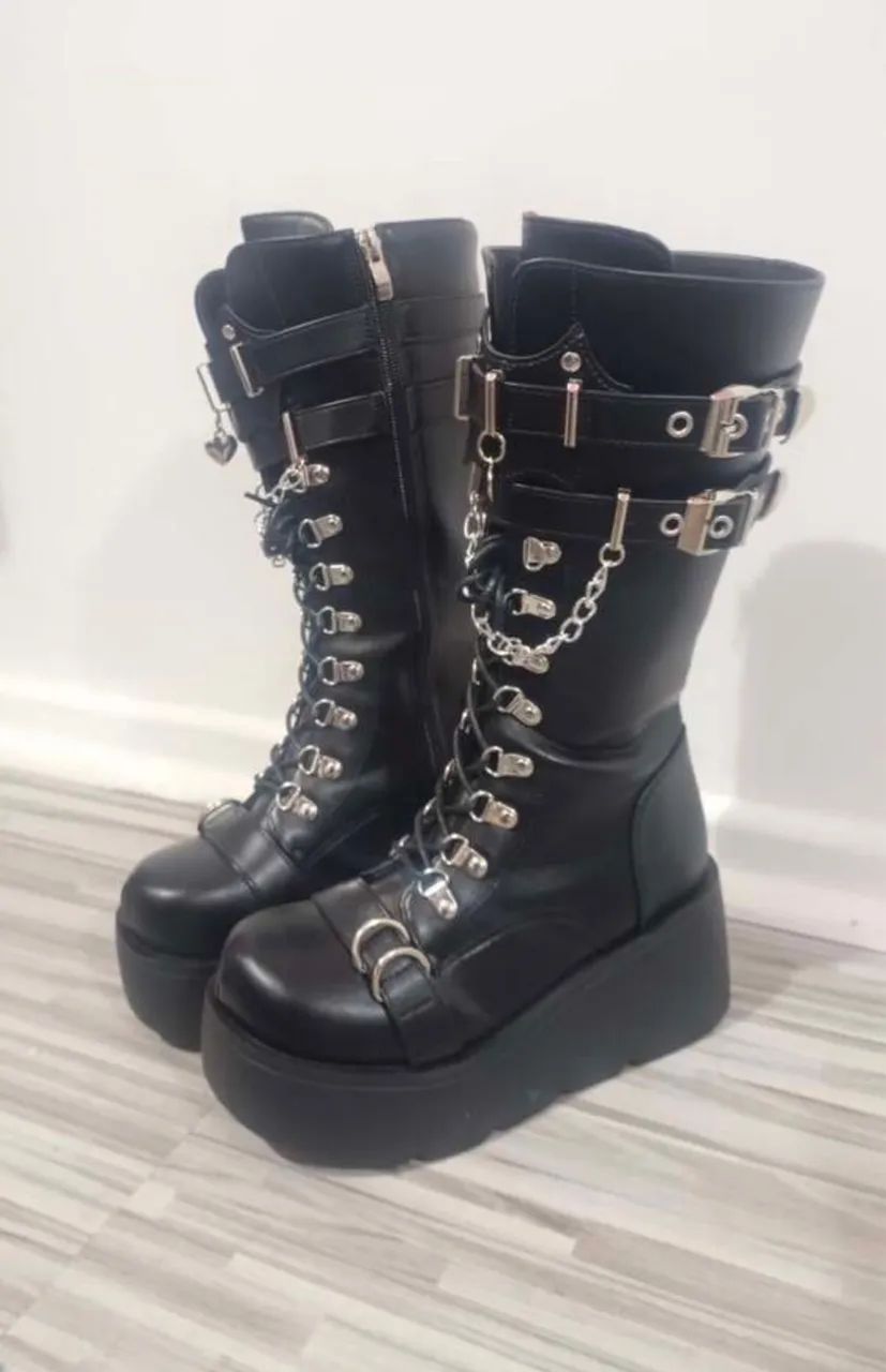 Bota plataforma coturno gótico shein 