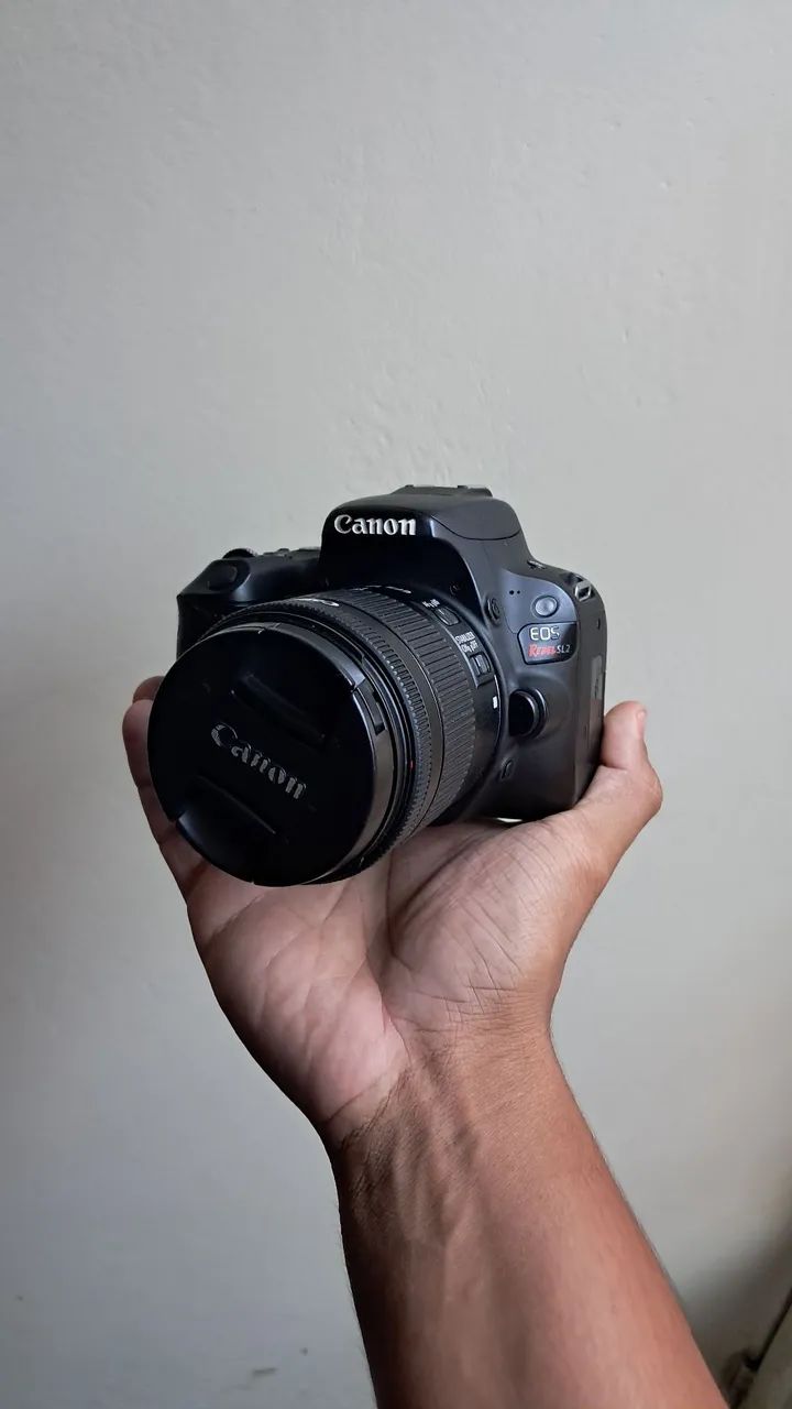 Canon SL2 com lentes 