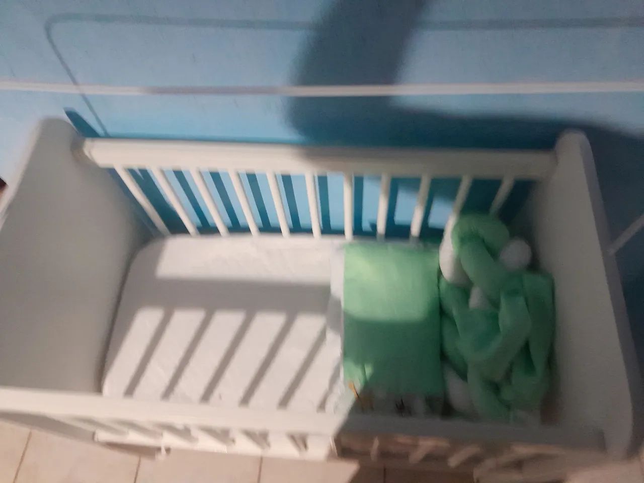 Vendo mini berco completo com colchão e enxoval  - Foto 3