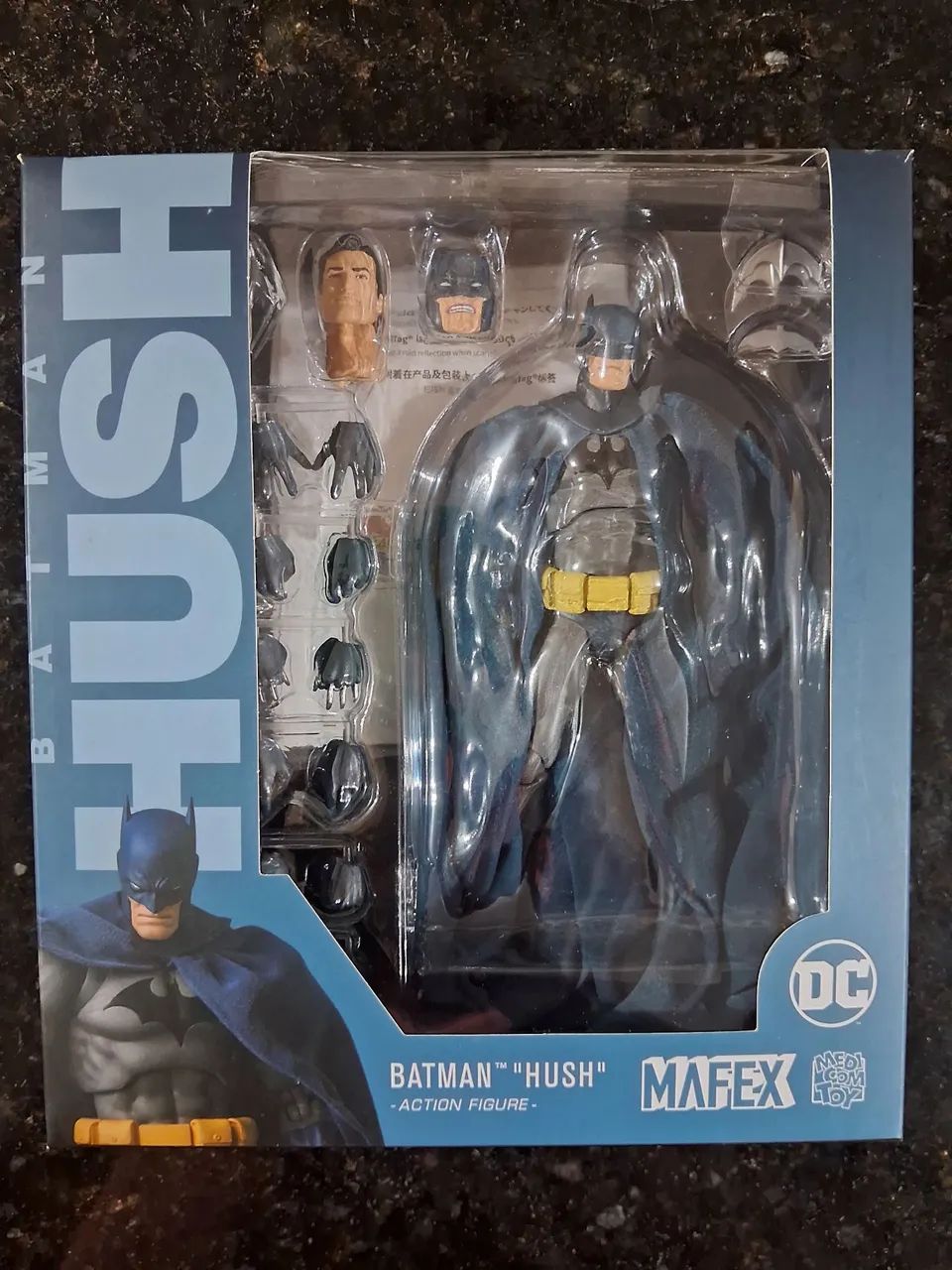 Batman hush Mafex versão azul reissue 2025 - Hobbies e coleções