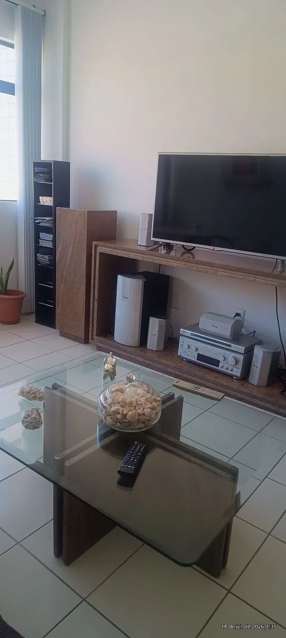 Sala de estar com aparador mais dois pedestais em granito e mesa de centro  - Foto 4