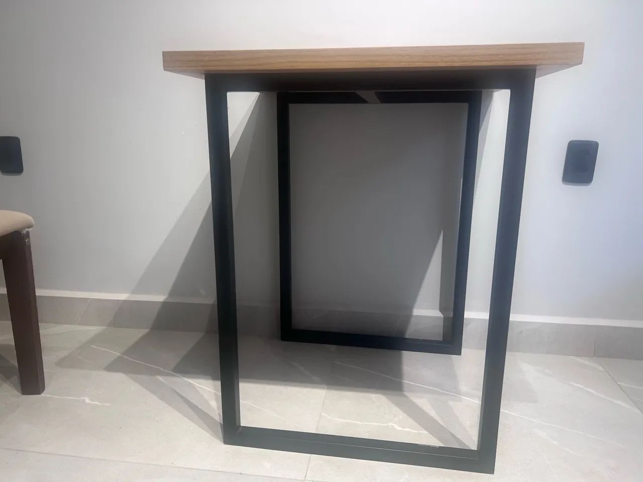 Conjunto com 5 mesas e 10 cadeiras - mesa de madeira 65x65 cm - Foto 2