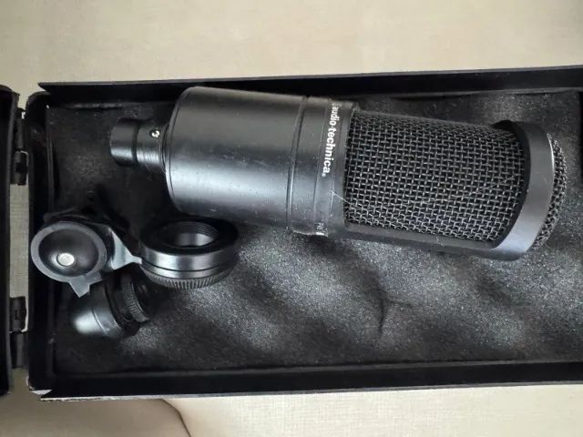 Microfone Condensador Audio-Technica AT2020 com Case e Suporte Originais - Foto 2