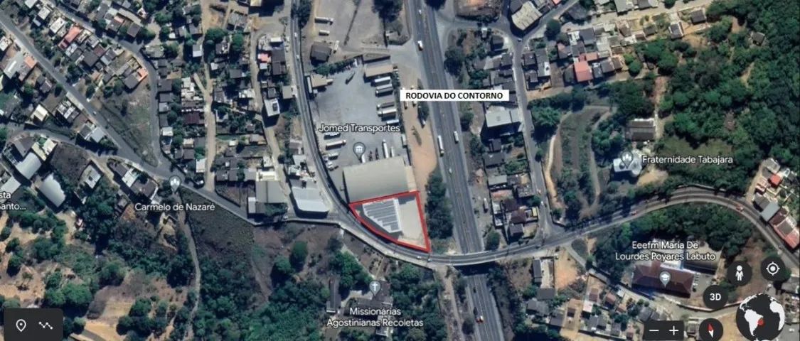 Galpão com 900m² e 1.200m² de pátio, 02 docas e escritório